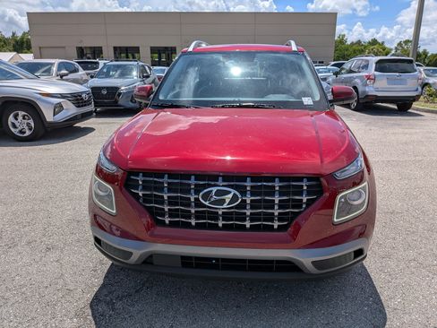 Used 2025 Hyundai Venue Limited FWD image 9