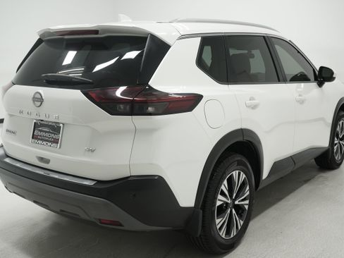 Used 2023 Nissan Rogue SV w/ SV Premium B Package FWD image 4