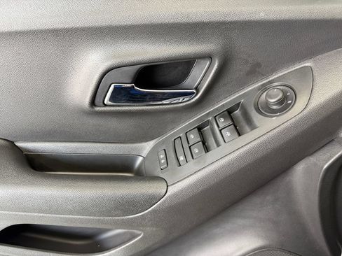 Used 2020 Chevrolet Trax LS FWD image 11