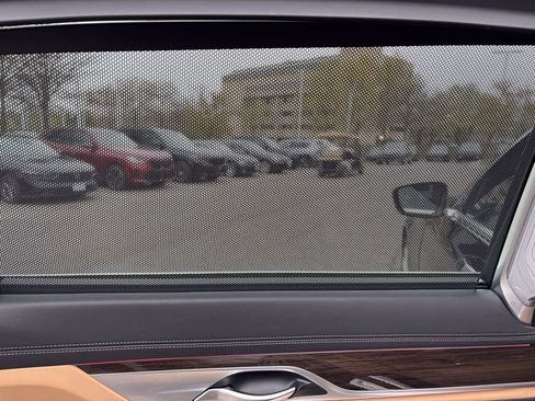 Certified 2022 BMW 750i xDrive w/ Executive Package AWD/4WD image 52