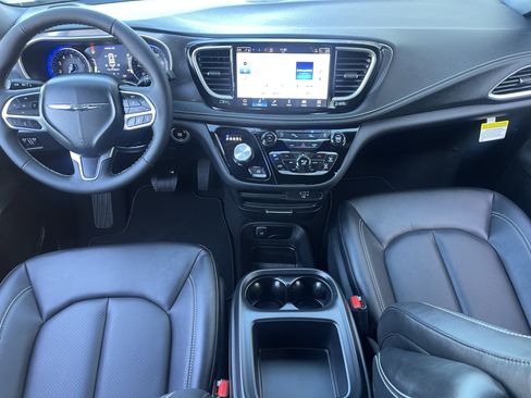 New 2026 Chrysler Pacifica Select image 25