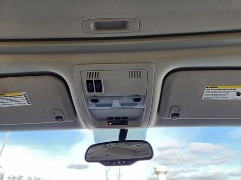 Used 2013 Chevrolet Avalanche LTZ image 20