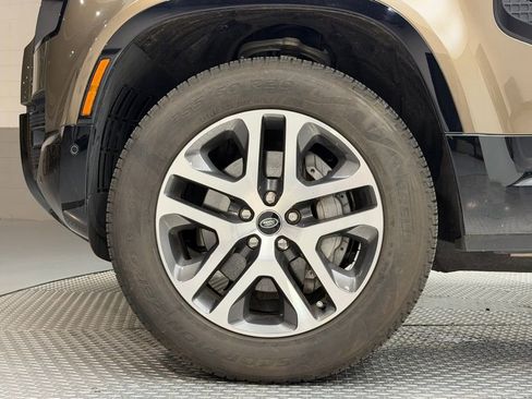 Used 2024 Land Rover Defender 110 X-Dynamic SE image 5