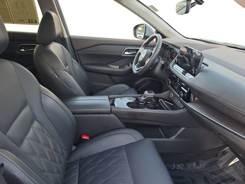 Used 2023 Nissan Rogue Platinum w/ Platinum Premium Package FWD image 18