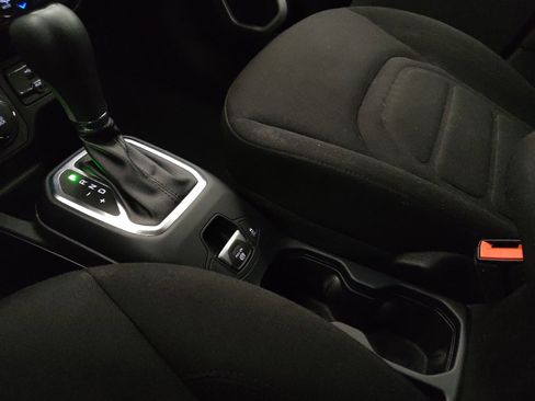 Used 2020 Jeep Renegade Latitude w/ Cold Weather Group AWD/4WD image 26