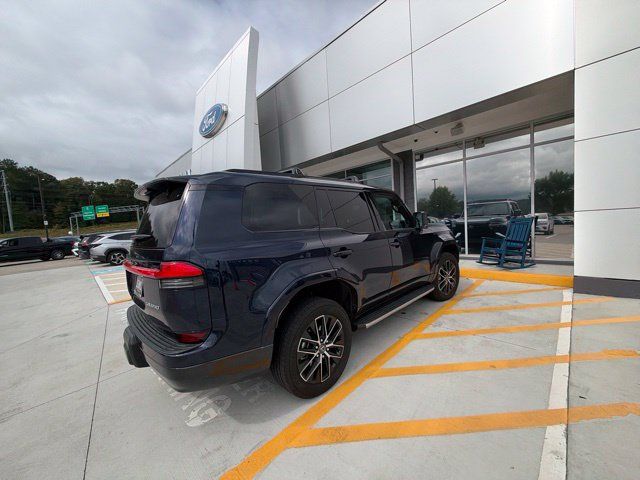 Used 2025 Lexus GX 550 w/ Accessory Package (2T) AWD/4WD image 17
