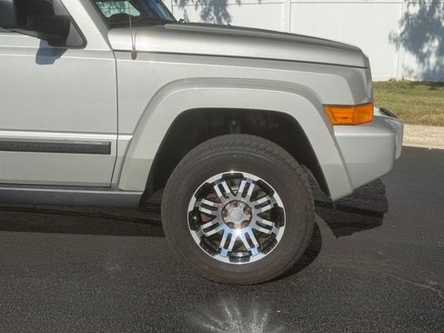 Used 2008 Jeep Commander Sport AWD/4WD image 30