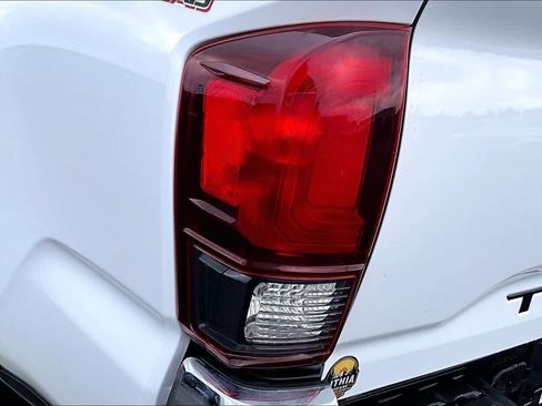 Used 2019 Toyota Tacoma TRD Off-Road image 32