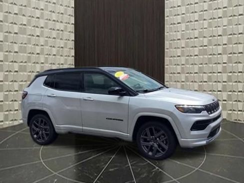 Used 2025 Jeep Compass Limited w/ High Altitude Package AWD/4WD image 2