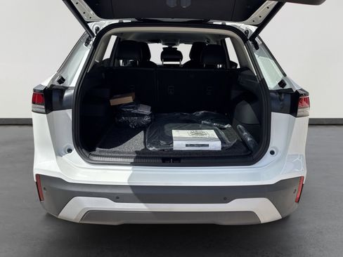 New 2026 Volkswagen Tiguan SE FWD image 7