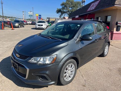 Used 2017 Chevrolet Sonic LT image 2