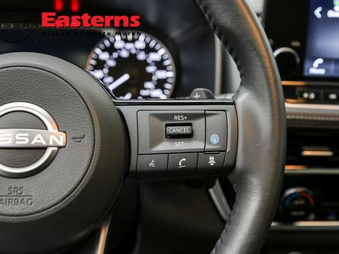 Used 2023 Nissan Rogue SL w/ SL Premium Package image 16