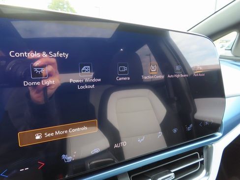 Certified 2025 Chevrolet Equinox EV LT w/ Convenience Package image 24