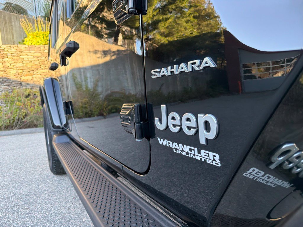 Used 2021 Jeep Wrangler Unlimited Sahara w/ Cold Weather Group AWD/4WD image 10