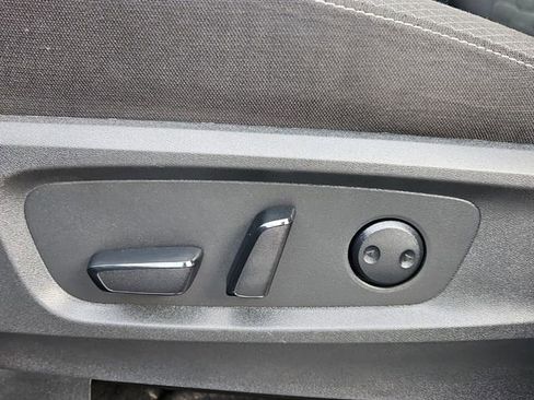 Used 2025 Nissan Pathfinder SV image 12