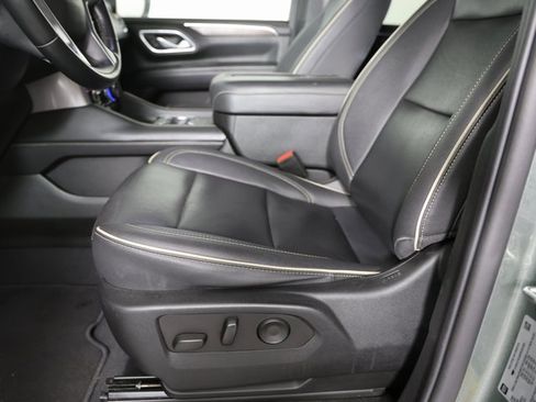 Used 2023 Chevrolet Suburban Premier image 4