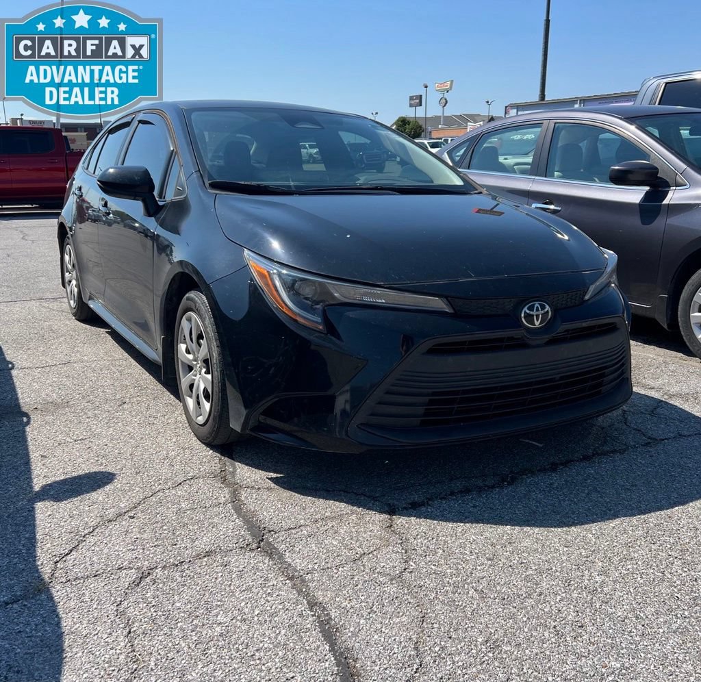 Used 2023 Toyota Corolla LE FWD image 1