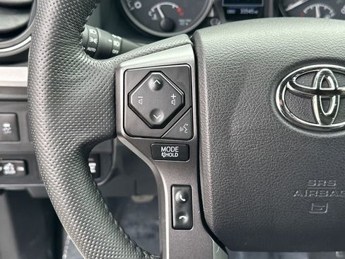 Used 2022 Toyota Tacoma TRD Off-Road image 13