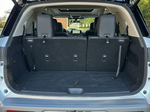 Used 2025 Nissan Pathfinder Platinum image 6