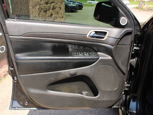 Used 2014 Jeep Grand Cherokee SRT8 w/ Luxury Group II AWD/4WD image 30