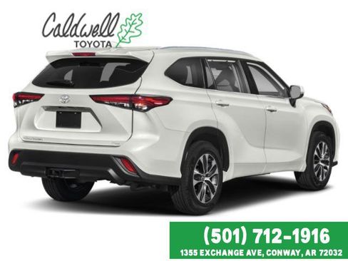 Used 2022 Toyota Highlander Platinum FWD image 3