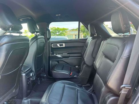 Used 2020 Ford Explorer XLT w/ Equipment Group 202A AWD/4WD image 16