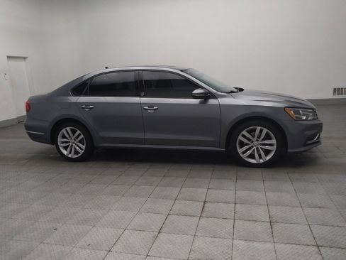 Used 2019 Volkswagen Passat Wolfsburg Edition FWD image 11