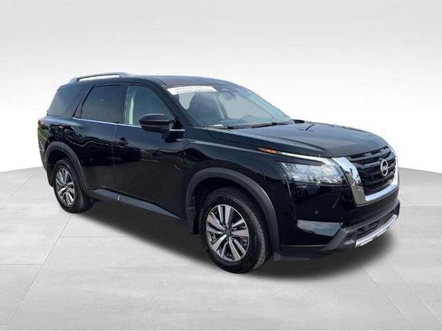 Certified 2025 Nissan Pathfinder SL w/ Cargo Package FWD image 7