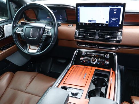 Used 2024 Lincoln Navigator L Reserve image 12