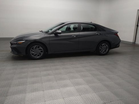 Used 2025 Hyundai Elantra Hybrid FWD image 2