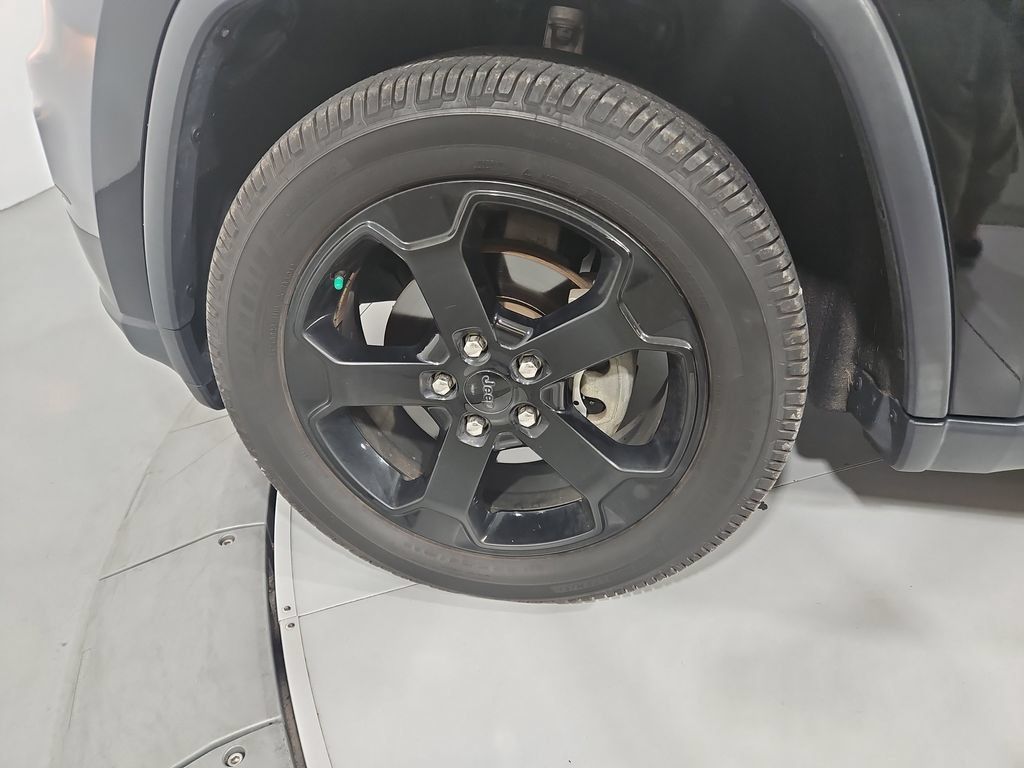 Used 2019 Jeep Grand Cherokee Laredo RWD image 26