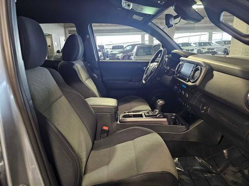 Used 2022 Toyota Tacoma TRD Sport w/ Technology Package image 32