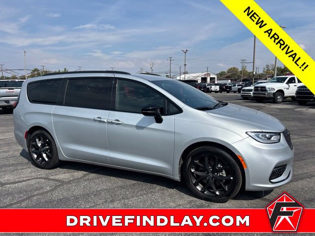 Used 2026 Chrysler Pacifica Select w/ S Appearance Package FWD image 4