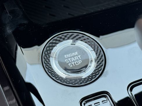 New 2025 Kia Niro SX image 32