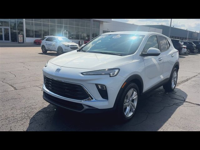 Certified 2024 Buick Encore GX Preferred w/ Comfort Package FWD image 4