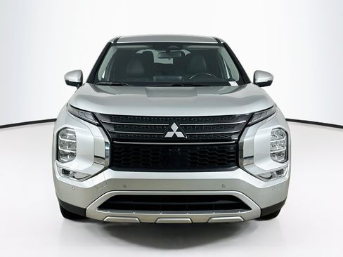 Used 2024 Mitsubishi Outlander SE FWD image 2