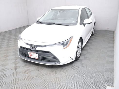 Certified 2023 Toyota Corolla LE FWD image 1