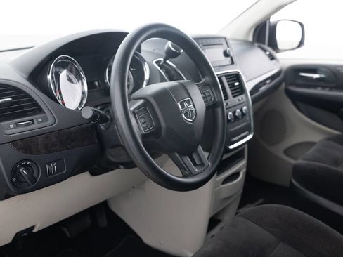 Used 2016 Dodge Grand Caravan American Value Package FWD image 25