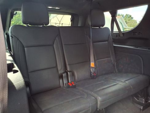 Used 2022 Chevrolet Suburban LT w/ Luxury Package AWD/4WD image 17