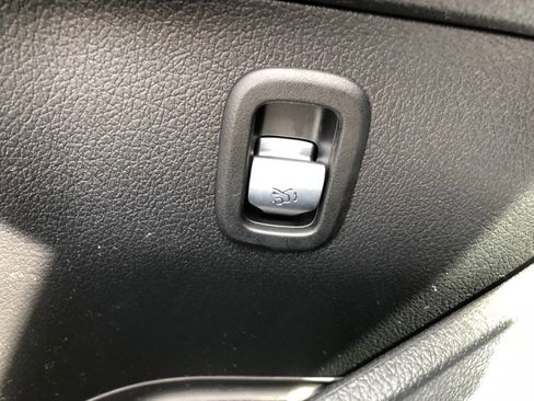 Used 2023 Mercedes-Benz C 300 4MATIC Sedan image 12