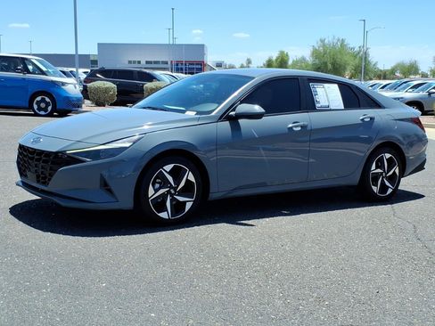 Used 2023 Hyundai Elantra SEL w/ Convenience Package FWD image 3