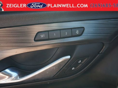 Used 2024 GMC Terrain SLT AWD/4WD image 31