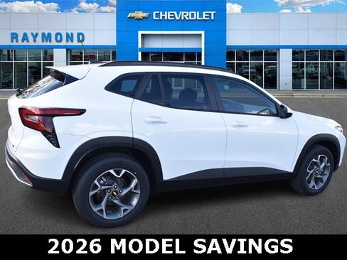 New 2025 Chevrolet Trax LT w/ Sunroof Package image 3