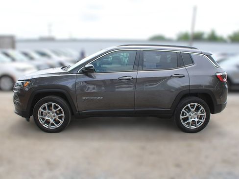 Used 2022 Jeep Compass Latitude AWD/4WD image 13