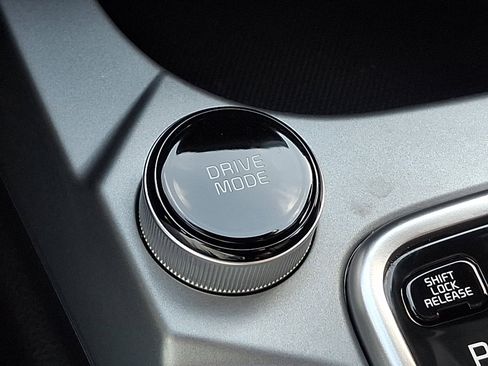 Used 2025 Kia Seltos LX image 23