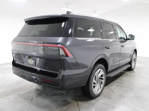 New 2026 Lincoln Navigator Premiere AWD/4WD image 8