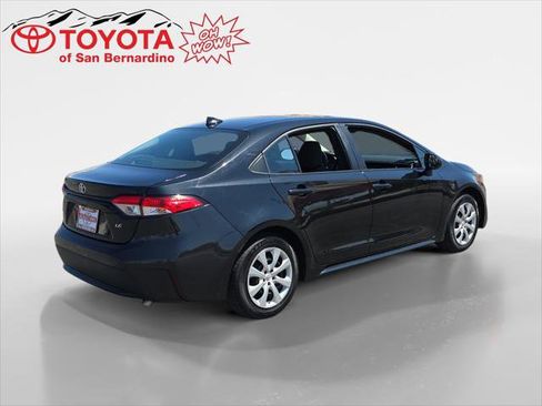 Certified 2022 Toyota Corolla LE FWD image 5