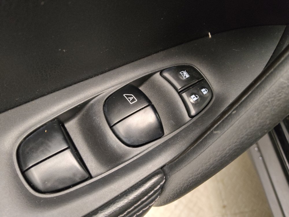 Used 2016 Nissan Rogue S FWD image 27