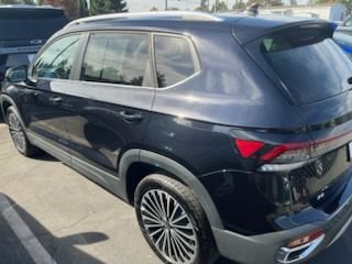 Used 2026 Volkswagen Taos SE FWD image 4
