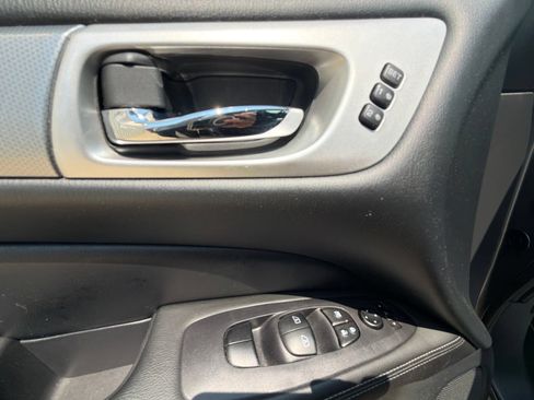 Used 2020 Nissan Pathfinder SL AWD/4WD image 15
